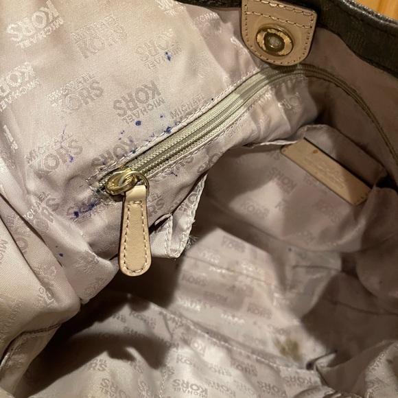 Michael Kors Signature Tote with chain handles - Picture 9 of 10